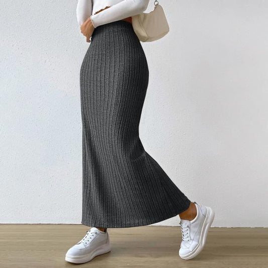 Jupe en maille avec fente latérale confortable et raffinée, idéale pour un look décontracté et moderne