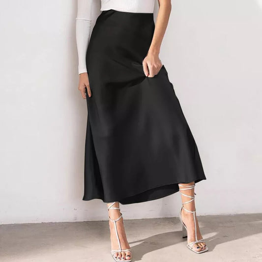 Jupe élégante et féminine à taille haute en satin, idéale pour un look raffiné et sophistiqué.