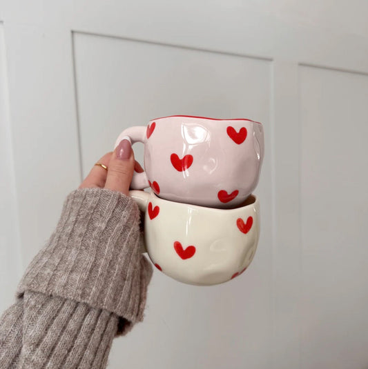Tasse en céramique pour la maison avec motif de cœurs