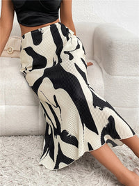 Jupe élégante aux plis fluides, parfaite pour un look raffiné et féminin en toute occasion.