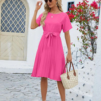 Isabella - Robe midi plissée classique avec lien à la taille