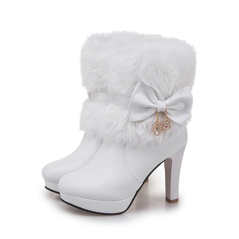 Kurze Damenstiefel mit strukturierten Absätzen - Yevrina