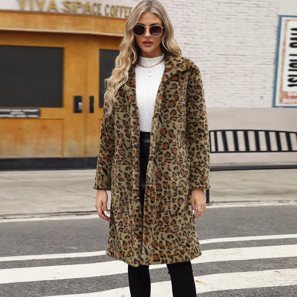 Frania - Plüschmantel mit Leopardenprint