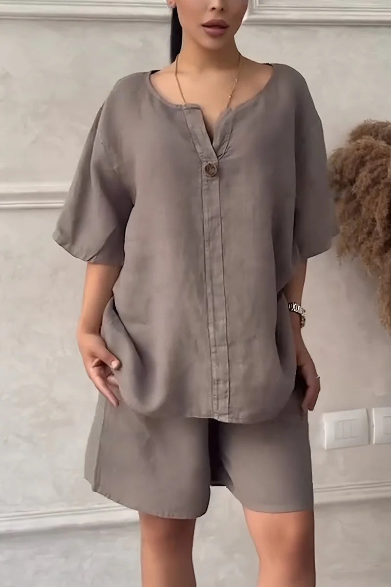 Lockere Bluse und hochgeschlossene Shorts für Frauen - Maike