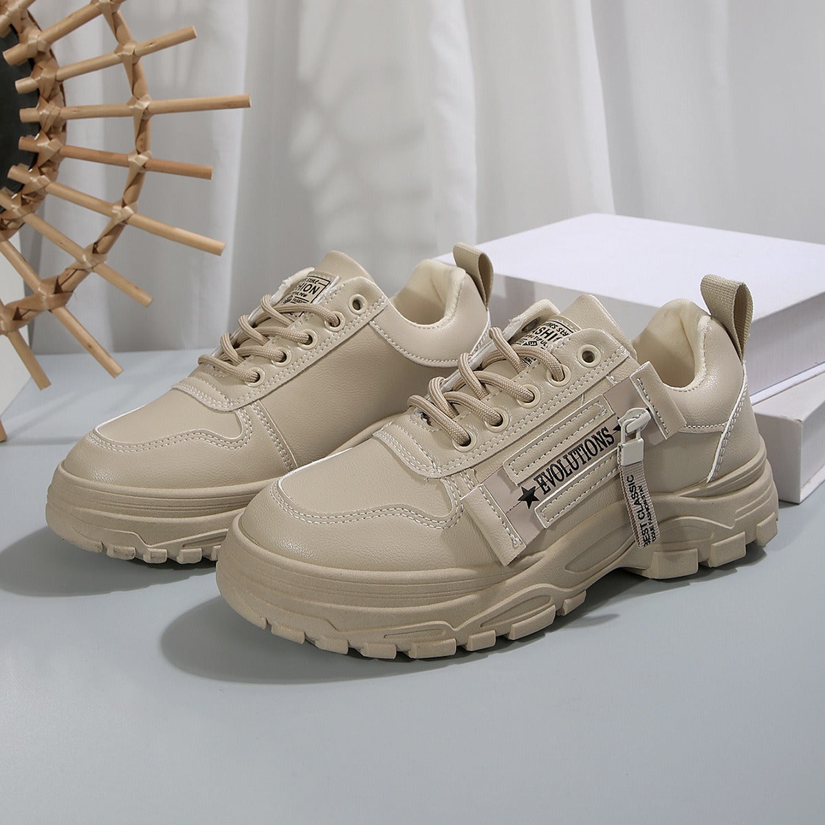 Damen-Turnschuhe im urbanen Stil mit dicken Sohlen und seitlichem Verschluss - Camila