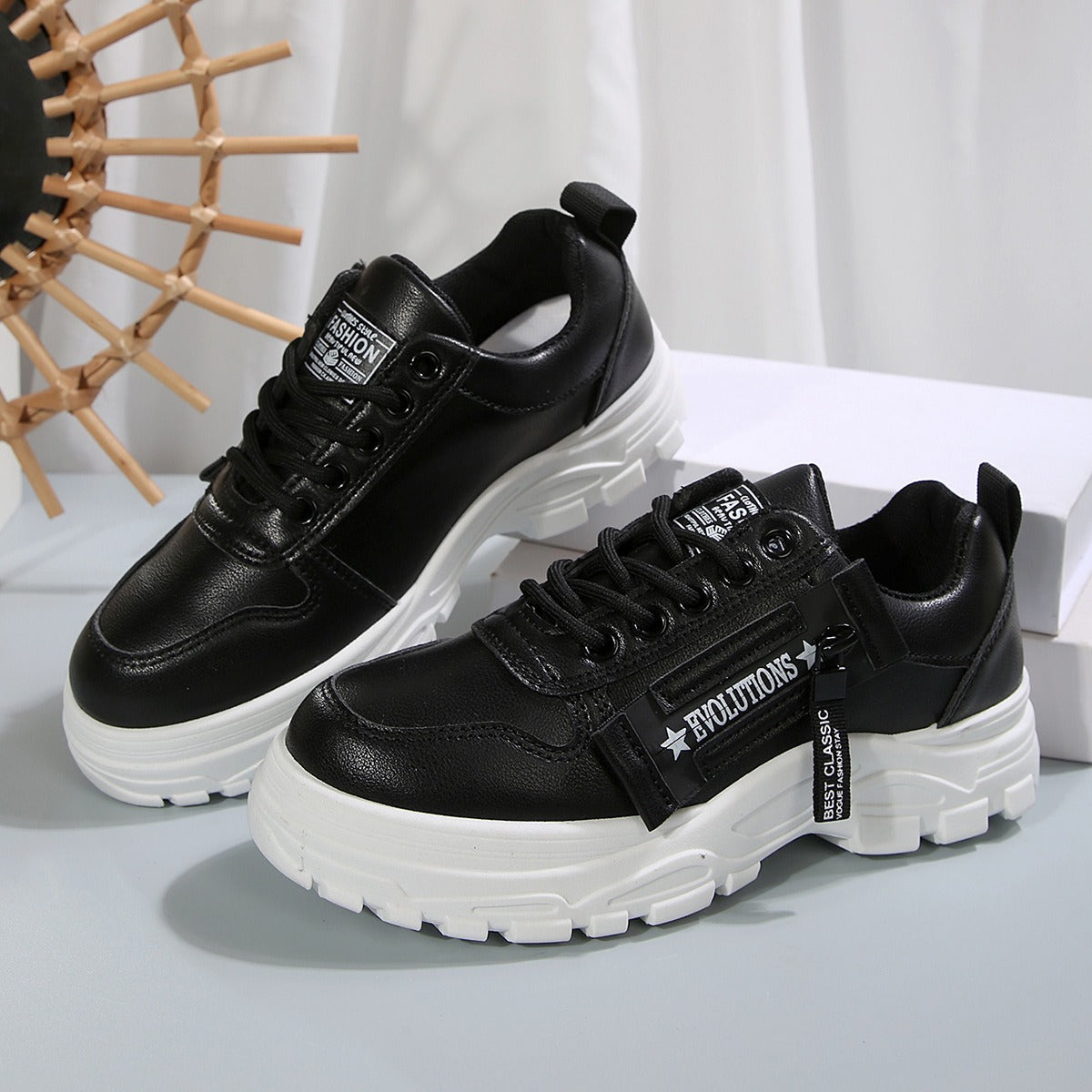 Damen-Turnschuhe im urbanen Stil mit dicken Sohlen und seitlichem Verschluss - Camila