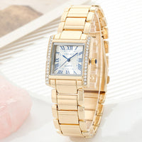 Montre rectangulaire pour femmes avec chiffres romains