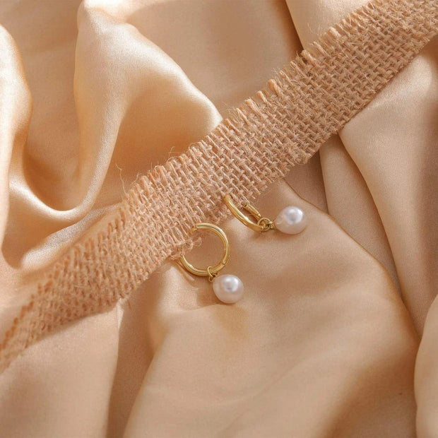 Boucles d'oreilles plaquées or avec goutte de perle blanche - Dalia