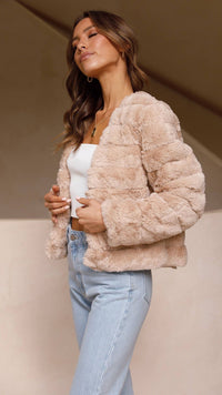 Kurze Jacke aus Kunstfell für Damen – Mirna