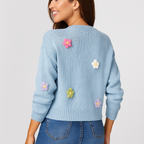Damenstrickjacke mit dekorativer Blumenapplikation - Lily
