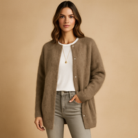 Cardigan long pour femme avec boutons minimalistes sur le devant - Clara