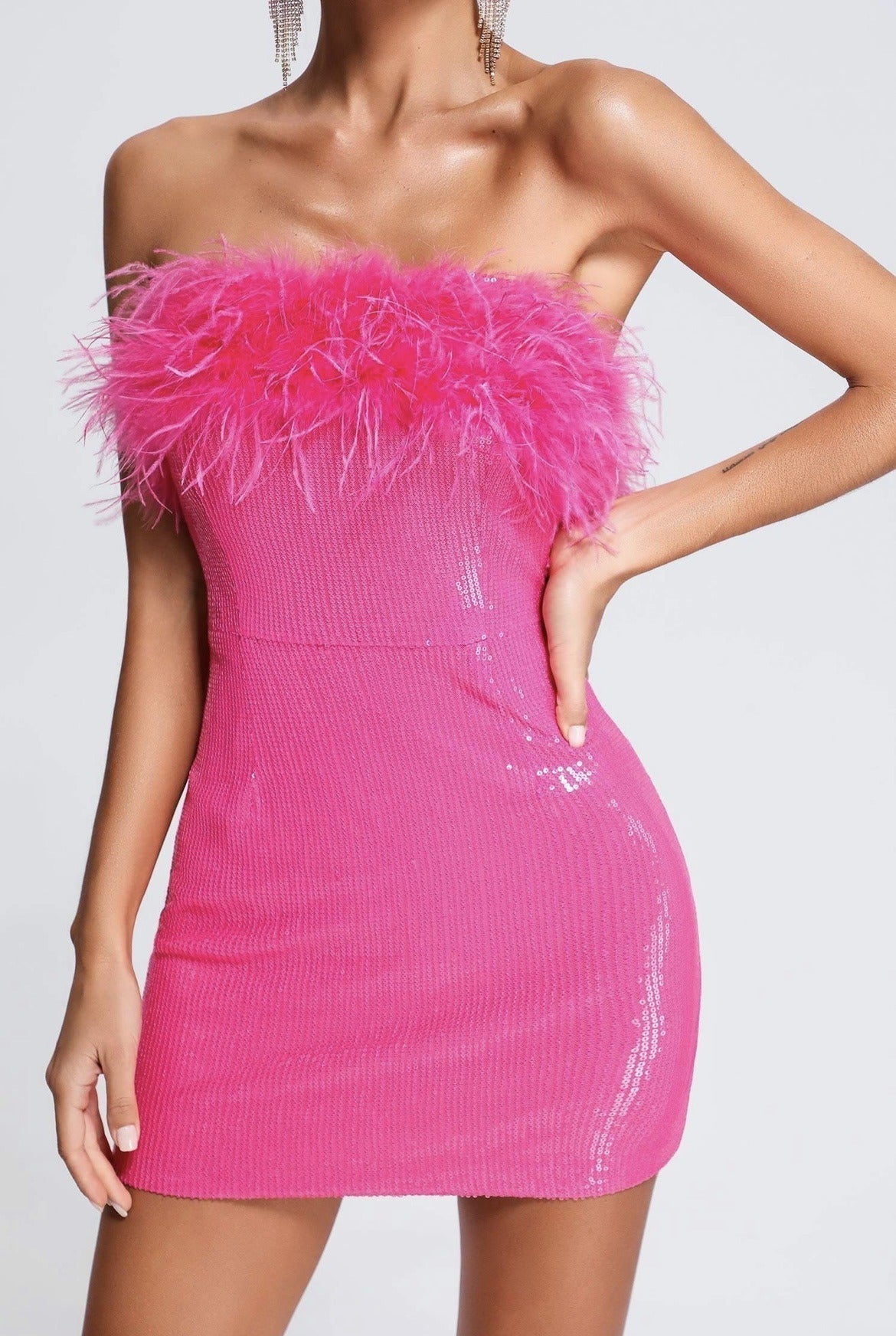 Kurzes Kleid mit trägerlosem Ausschnitt und Pailletten - Dafne