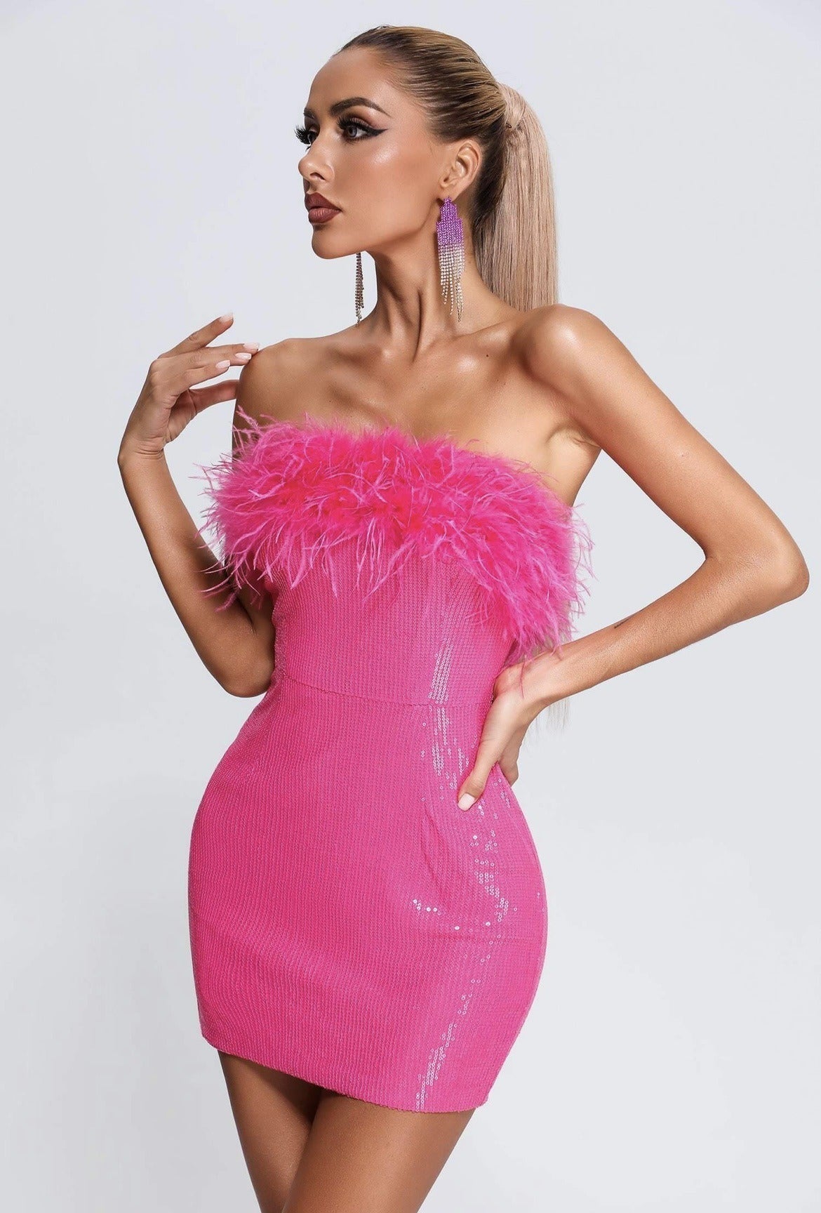 Kurzes Kleid mit trägerlosem Ausschnitt und Pailletten - Dafne