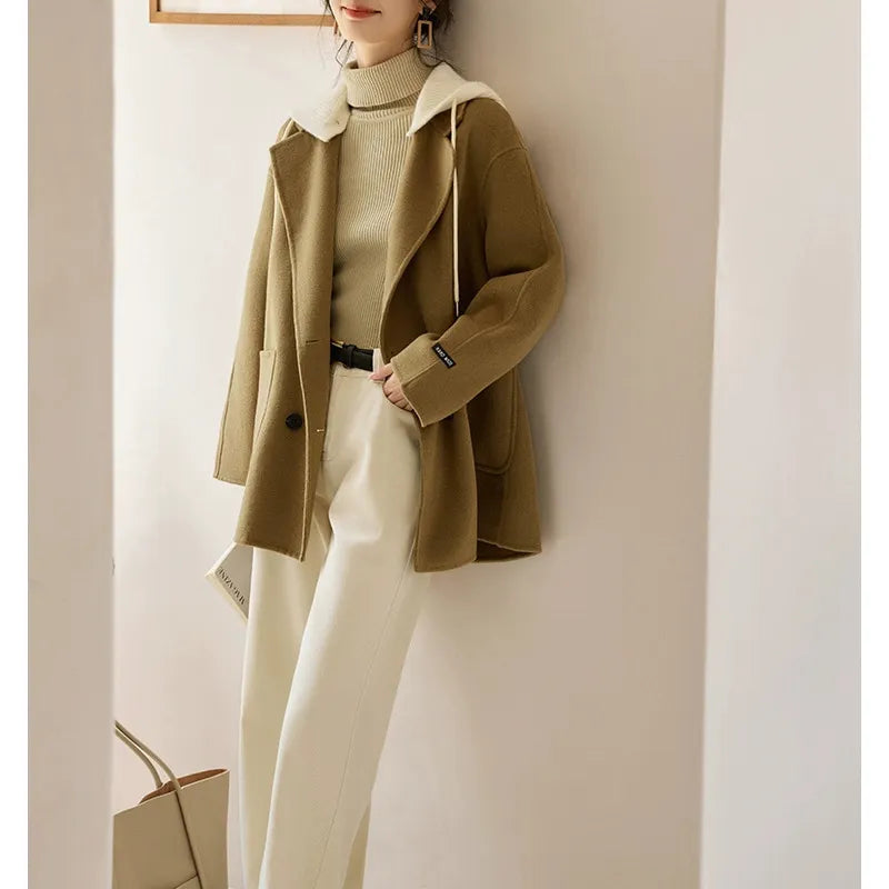 Clarice - Mantel mit abnehmbarer, weicher Strickmütze