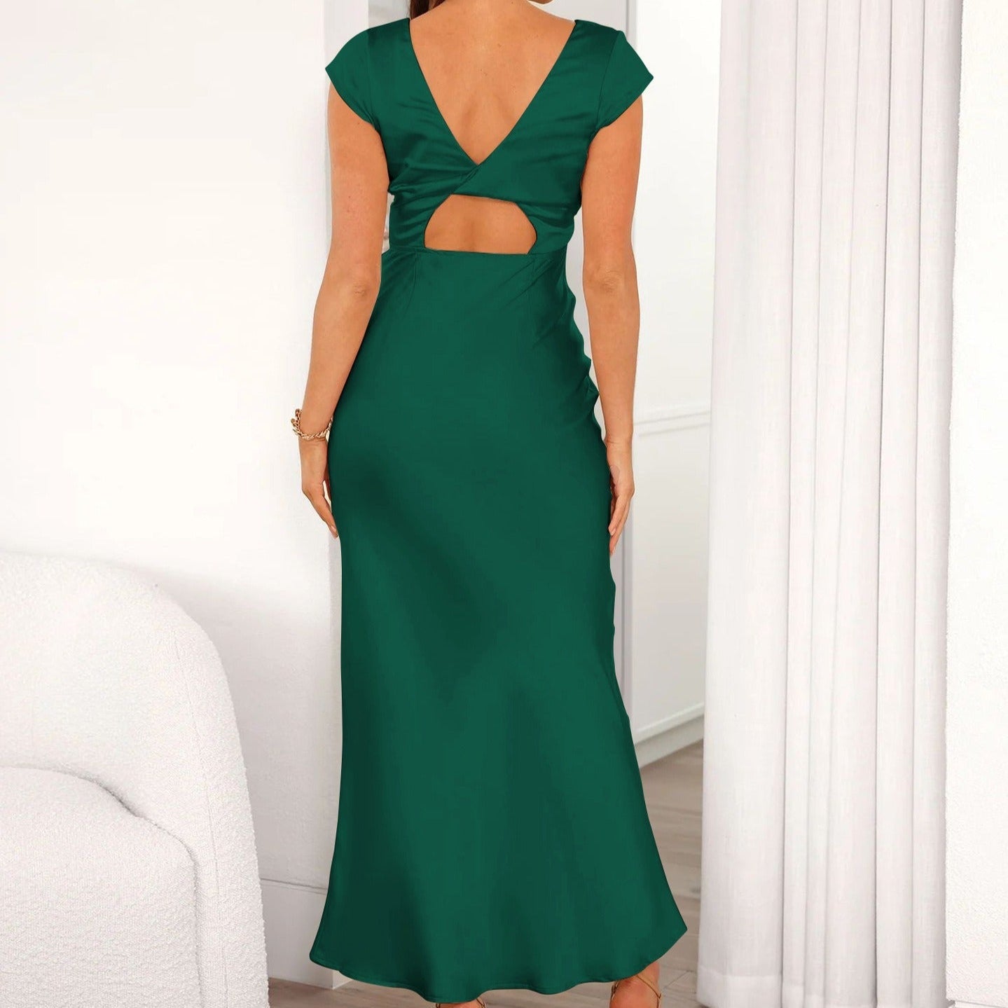 Langes Kleid aus Satin mit V-Ausschnitt für Damen - Amber