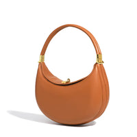 Sac demi-lune en cuir végétalien avec accessoires dorés - Yuna