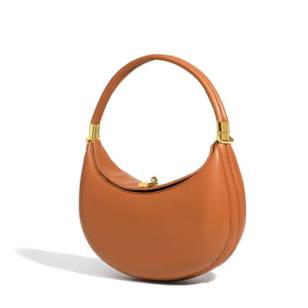 Sac demi-lune en cuir végétalien avec accessoires dorés - Yuna