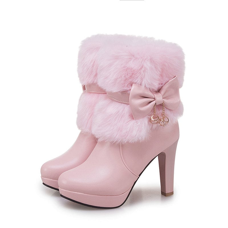 Kurze Damenstiefel mit strukturierten Absätzen - Yevrina
