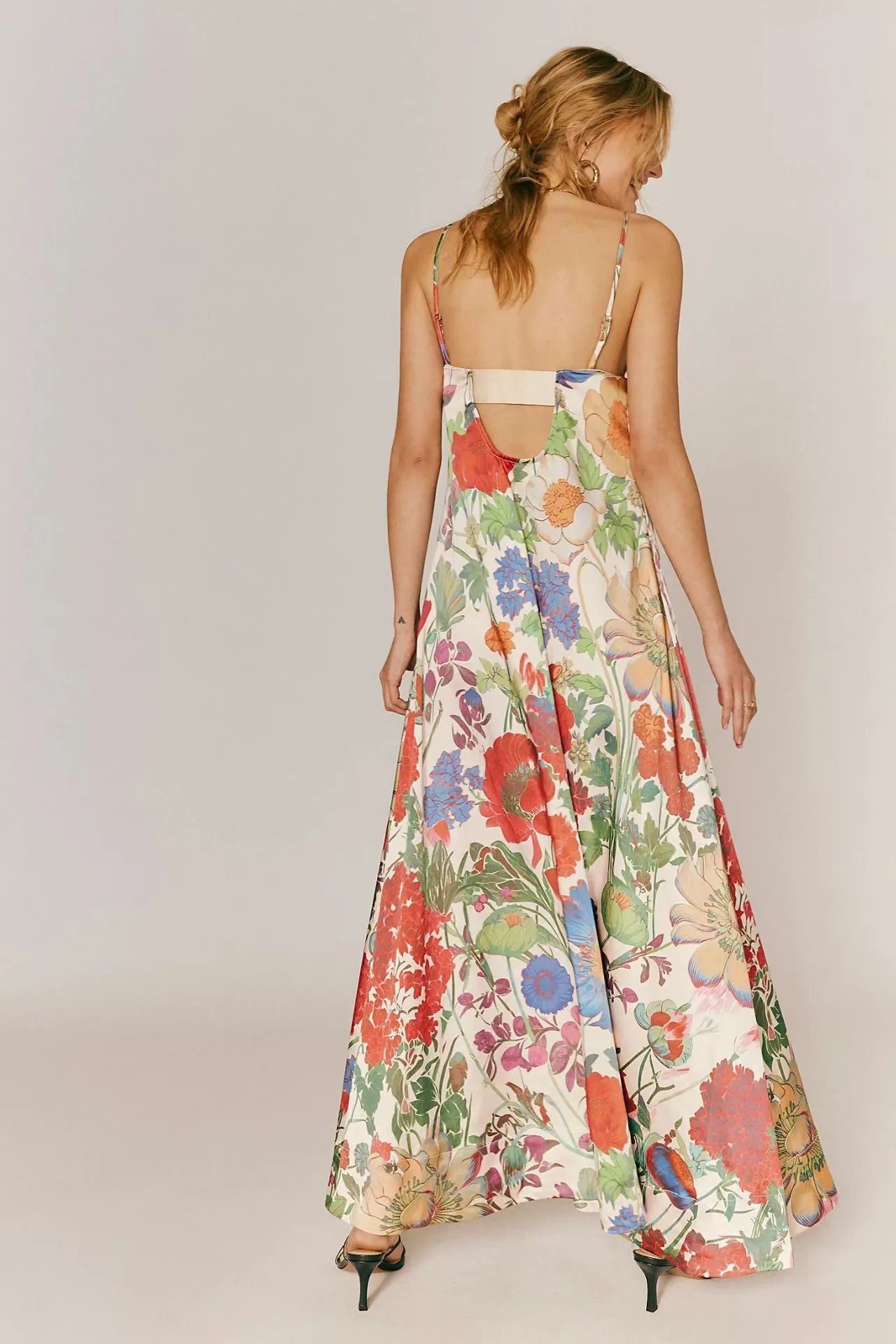 Langes Kleid mit Blumendruck, hohe Taille, A-Linien-Schnitt - Althea