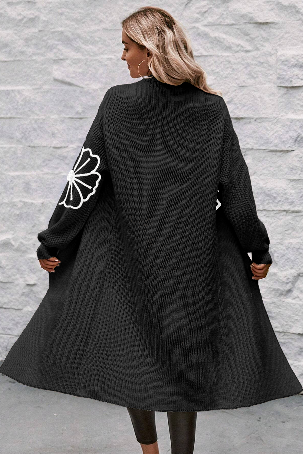 Arleth - Offene schulterfreie Duster-Strickjacke mit Blumenstickerei