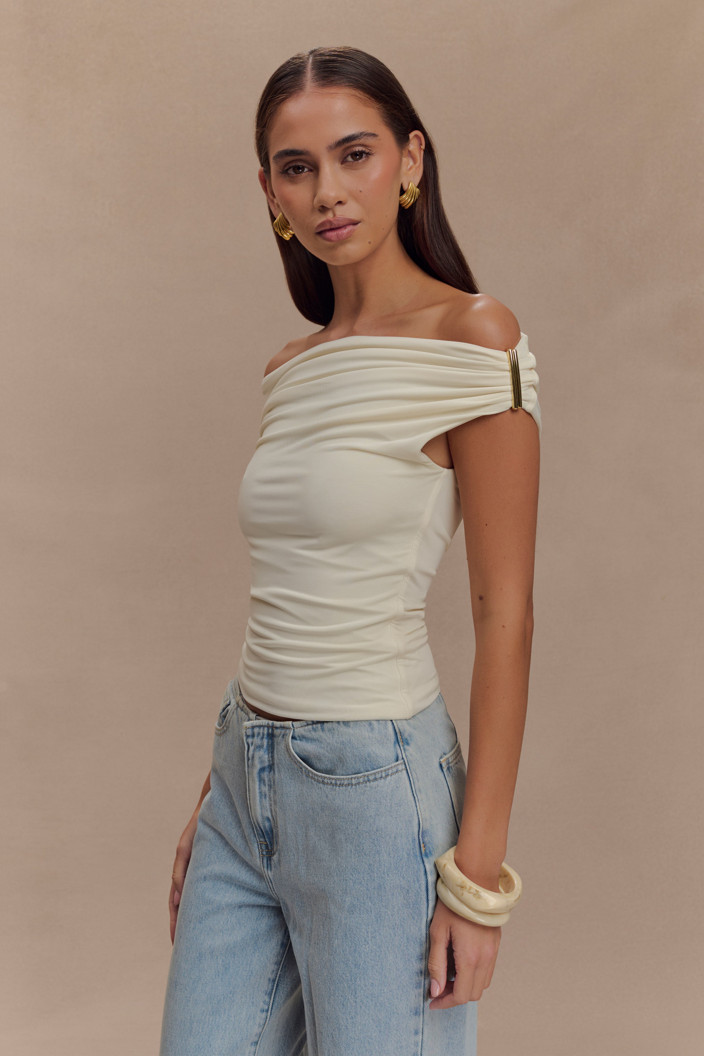 Schulterfreies, tailliertes Damen-Top mit Metallic-Detail - Kinsley