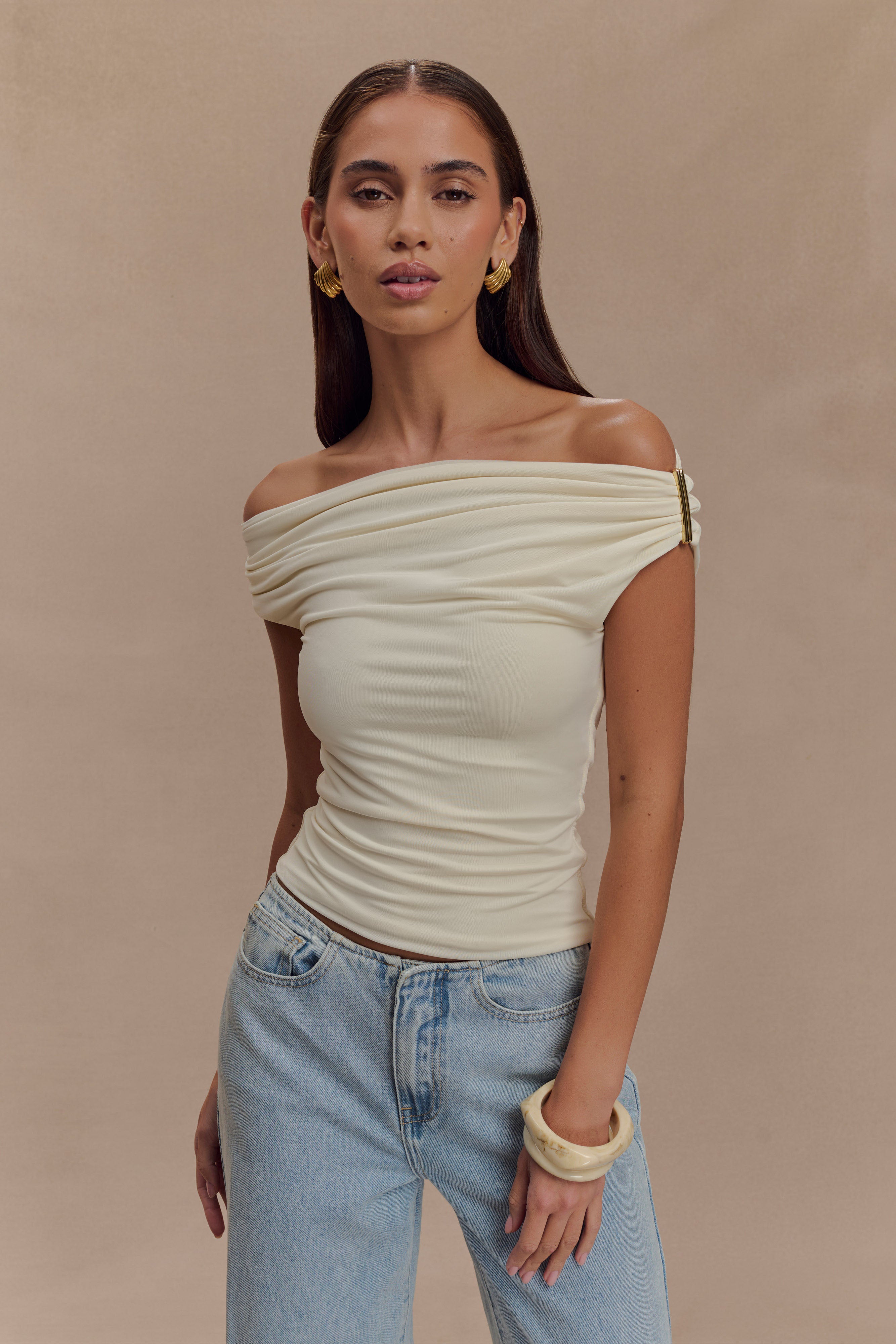 Schulterfreies, tailliertes Damen-Top mit Metallic-Detail - Kinsley