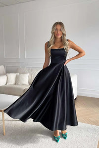 Anna - Robe sans manches à encolure carrée