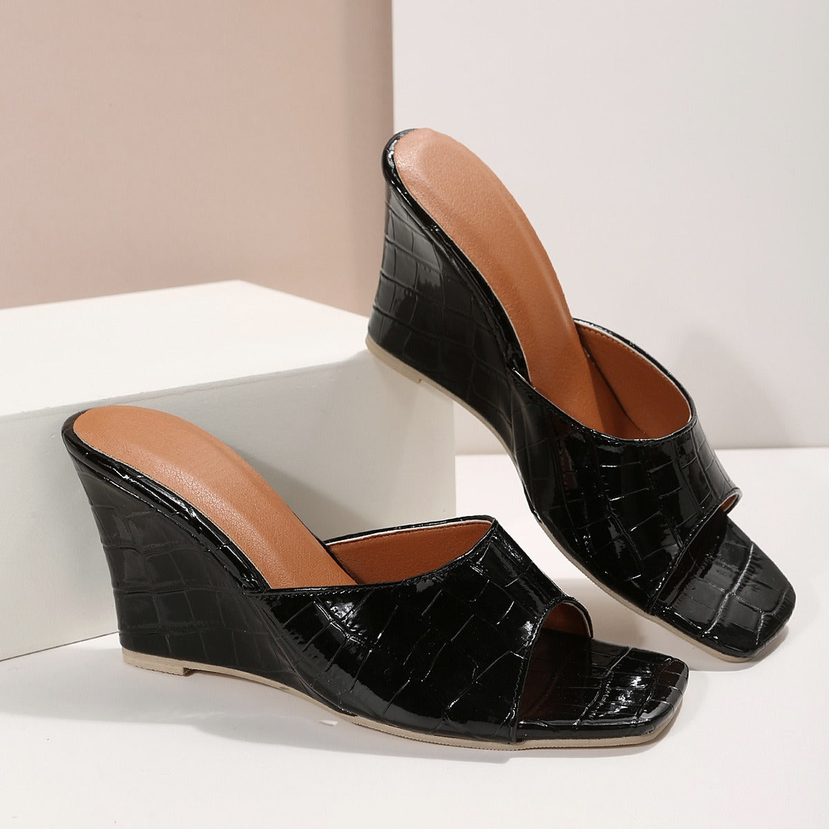 Damen-Sandalen mit Keilabsatz und offener Krokodilstruktur - Noelia