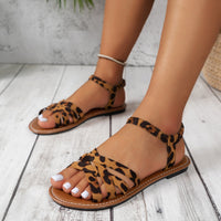 Sandales plates pour femmes avec brides croisées à motif léopard - Leira