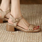 Quadratische Damen-Sandalen mit breitem Absatz und verstellbarem Riemen - Mireille