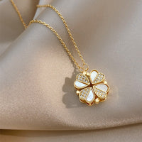 Collier pour femmes avec pendentif en forme de trèfle et de cœur