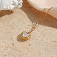 Collier pour femmes avec pendentif en forme de cœur et chaîne fine