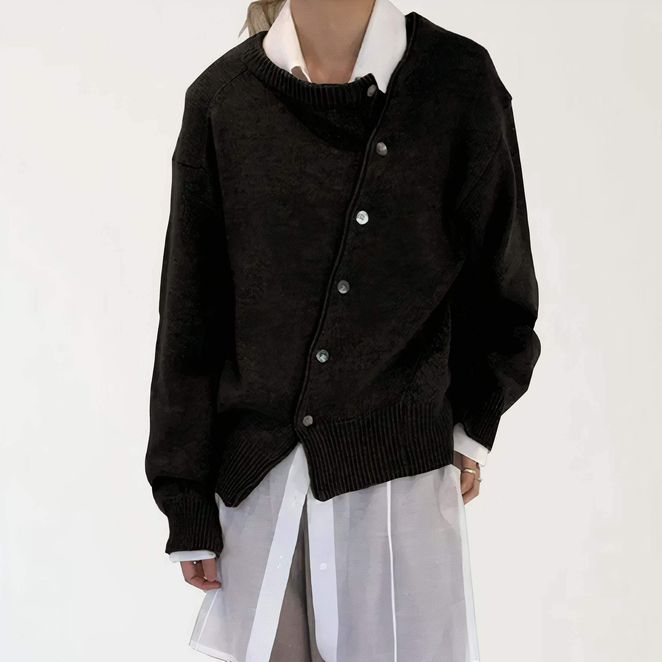 PAIGE - Kaschmir-Wickeljacke mit verspielten Knopfdetails
