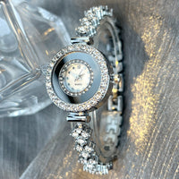 Montre-bracelet femme avec cadran rond et cristaux - Marvella
