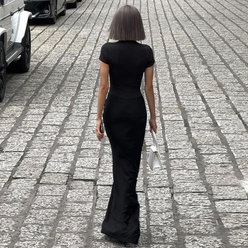 Langes Damenkleid mit tiefem Ausschnitt - Julieta