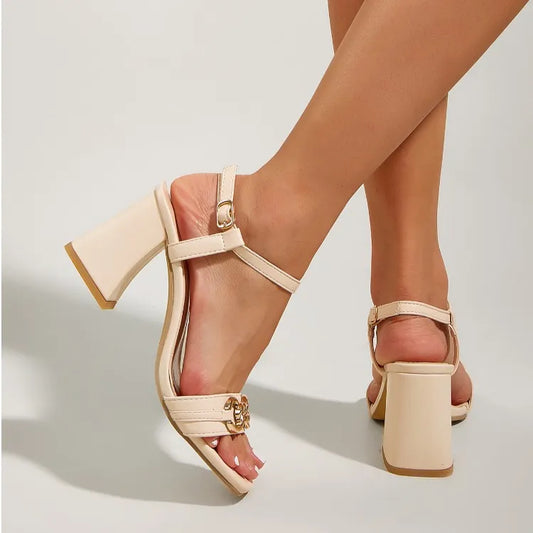 Sandales pour femmes à talon large et chaîne - Julieta