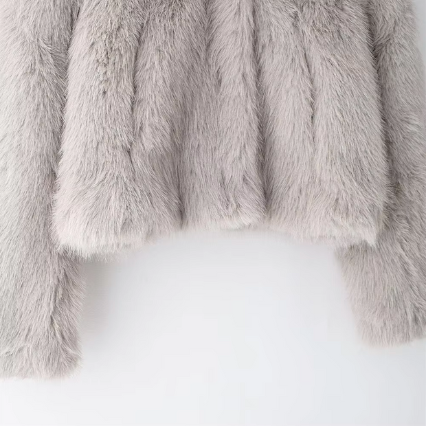 Manteau court pour femme en élégante fourrure synthétique végétalienne - Yuliana