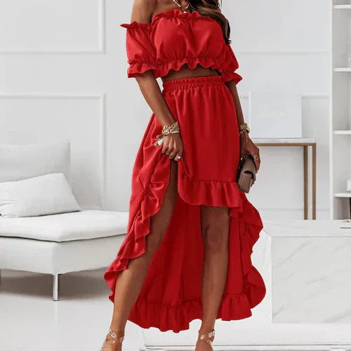 Jupe et top élégants avec volants et épaules dénudées, parfaits pour un look féminin et sophistiqué, idéal pour les occasions spéciales.