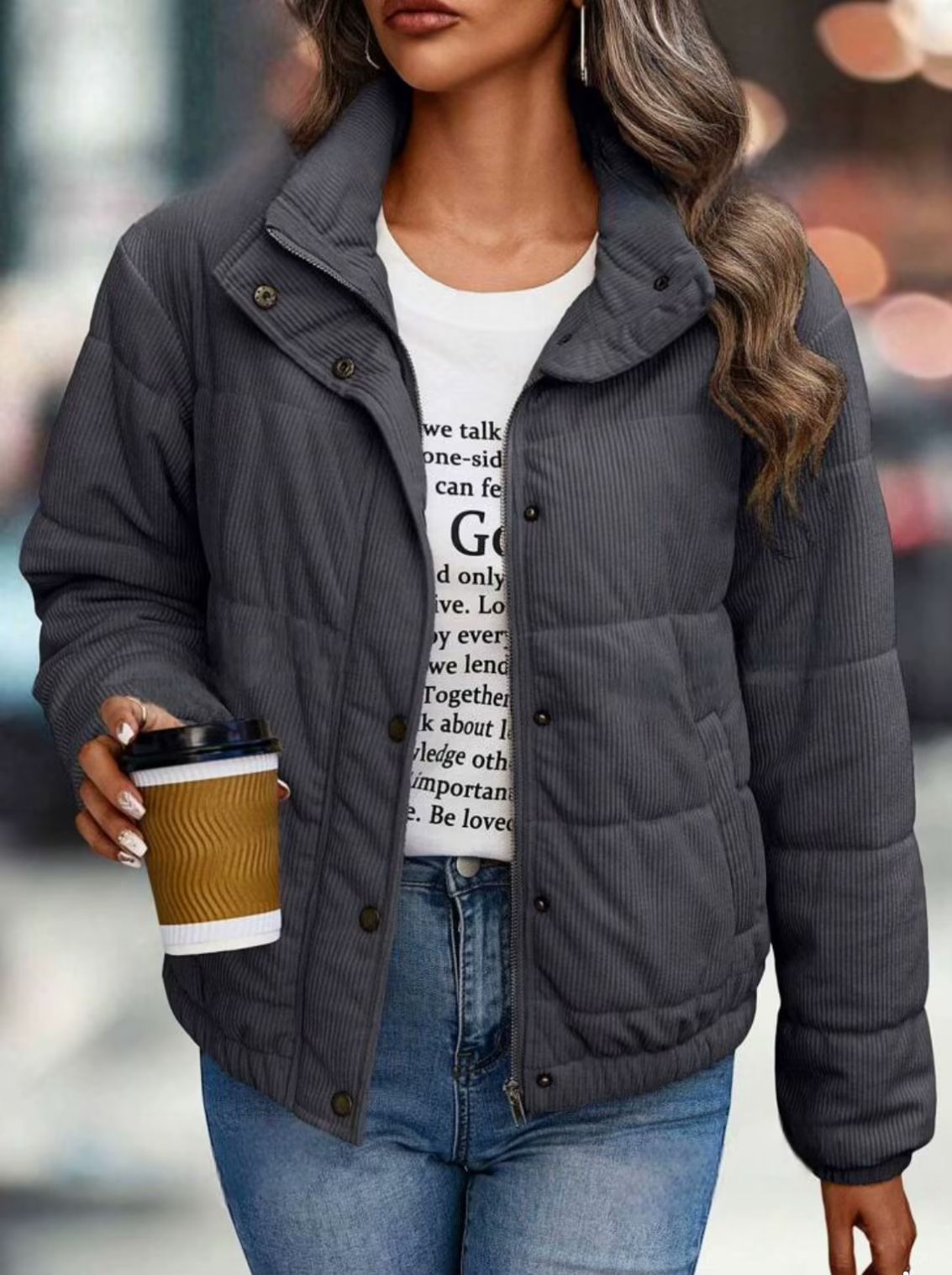 Kurze, gesteppte Damen-Rollkragenjacke mit gerippter Struktur - Svala