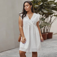Kurzes Damenkleid mit durchbrochener Stickerei im Crossover-Stil - Camila