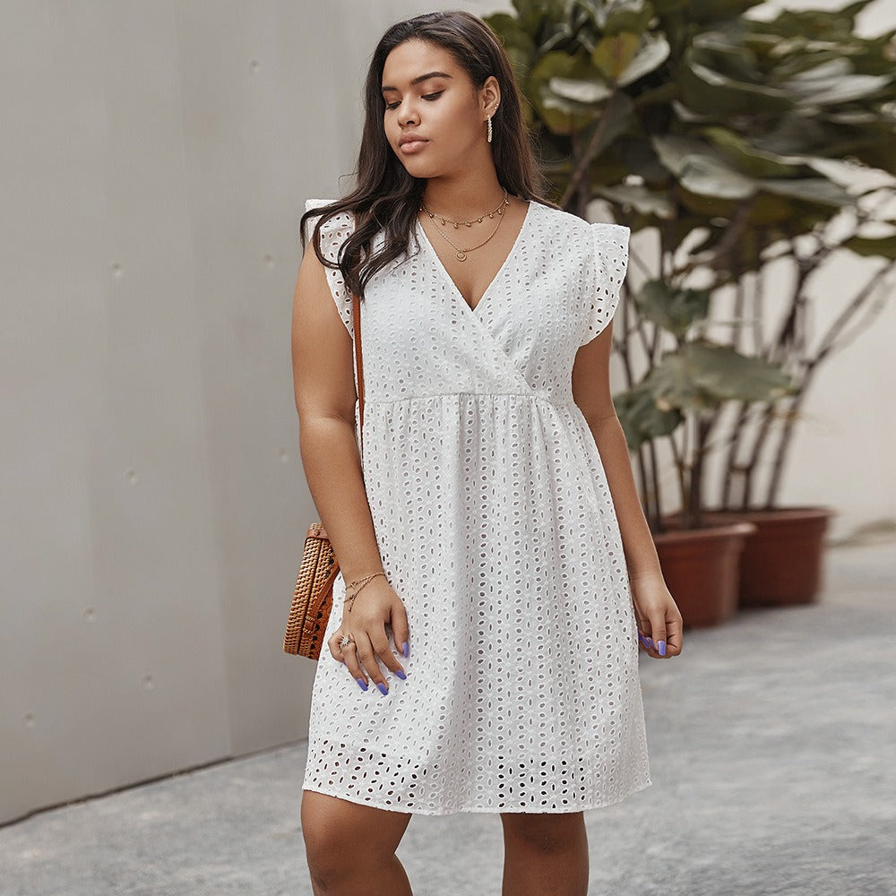 Kurzes Damenkleid mit durchbrochener Stickerei im Crossover-Stil - Camila