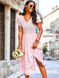 Susan - Robe à col en V avec manches en volants