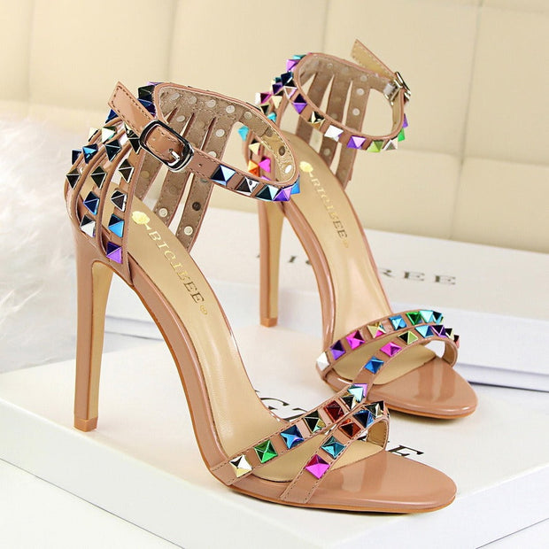 Sandales à talons de style romain pour femmes avec applications métalliques - Valeria