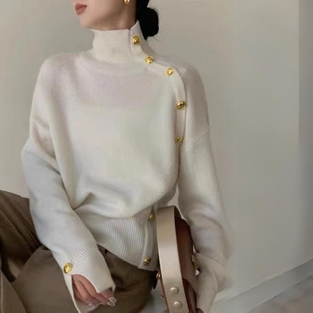 Joena - Rollkragenpullover mit asymmetrischem Knopfdetail