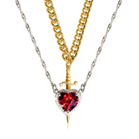 Collier pour femmes avec pendentif en forme de cœur et détails d'épée