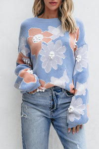 Blanche - Blauer Strickpullover mit Rundhalsausschnitt und Blumenmuster mit hängenden Schultern