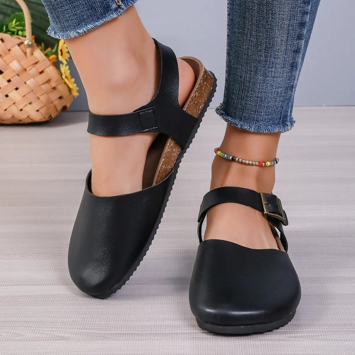 Damen flache Sandalen mit geschlossener Spitze und Schnalle - Martina
