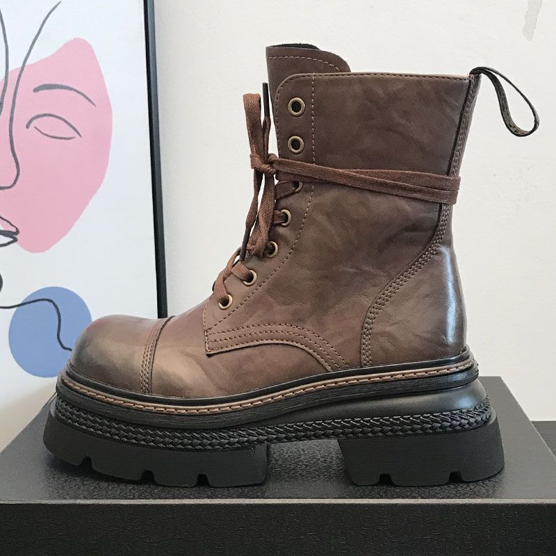 Kurze Damenstiefel mit fester Sohle und seitlichem Reißverschluss - Elviora