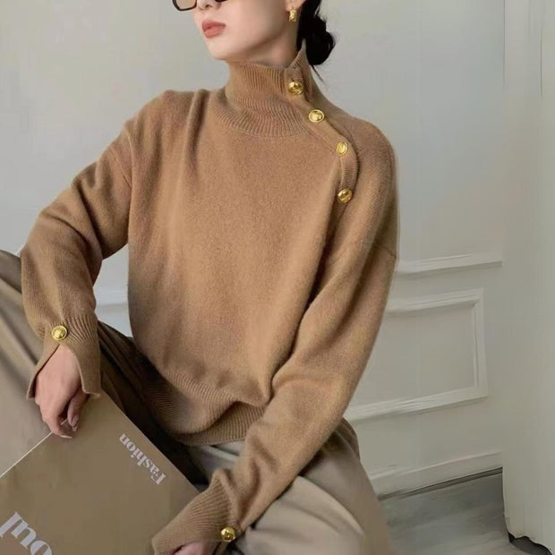 Joena - Rollkragenpullover mit asymmetrischem Knopfdetail