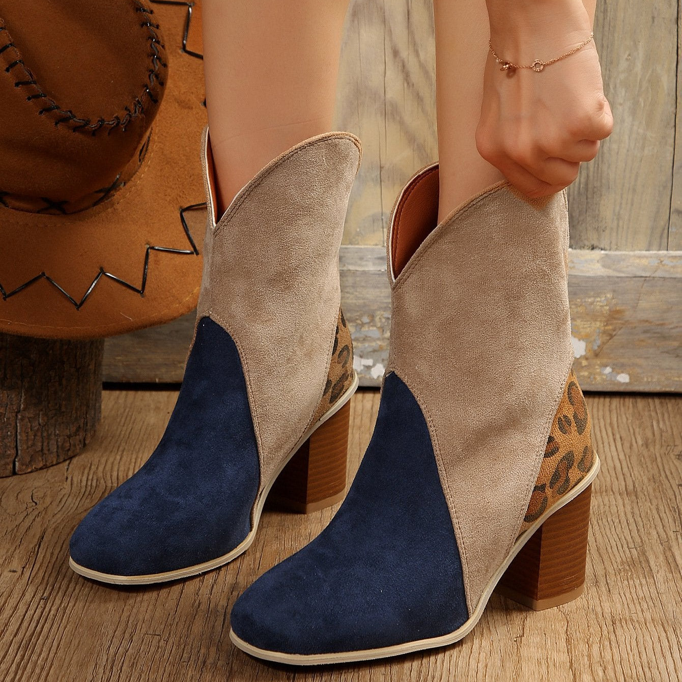 Damenstiefel aus Wildleder mit quadratischem Absatz - Norine